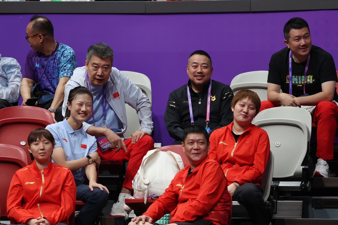 乒乓球名將丁寧、總教練李隼和中國乒協主席劉國梁出現在觀眾席上。 新京報記者 王飛 攝