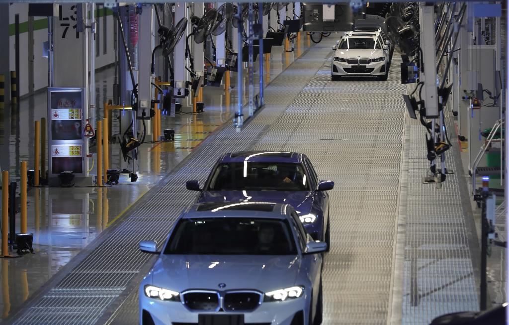 2022年6月23日,華晨寶馬里達工廠開業儀式上拍攝的BMW i3汽車。新華社記者 楊青 攝
