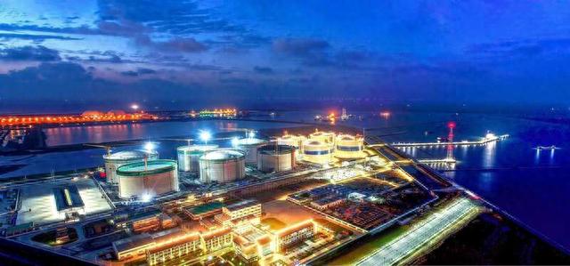 中國海油鹽城“綠能港”夜景。中國海油供圖