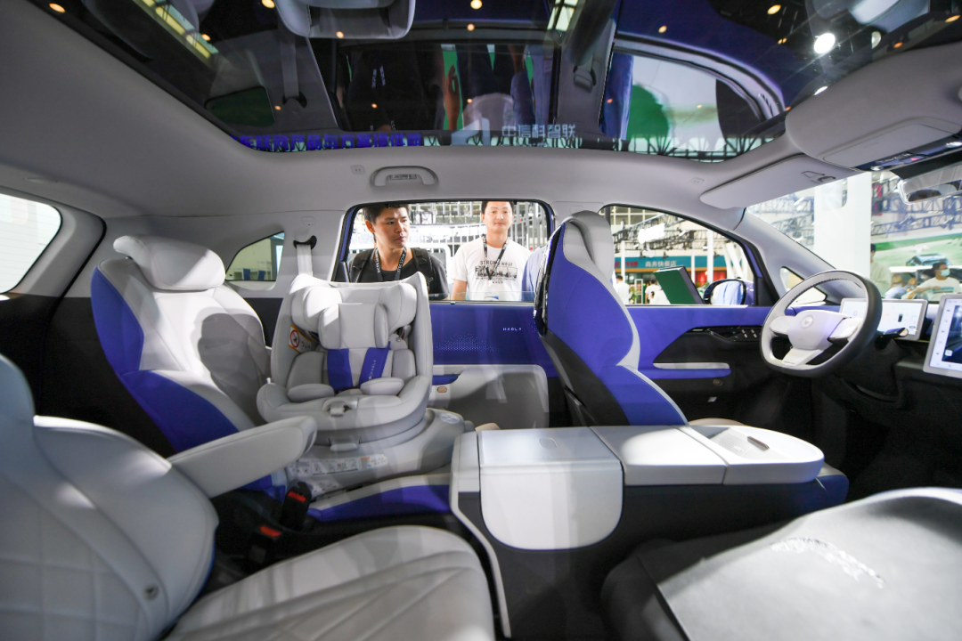 “金九银十”，用真金白银提升汽车消费信心 | 新京报快评