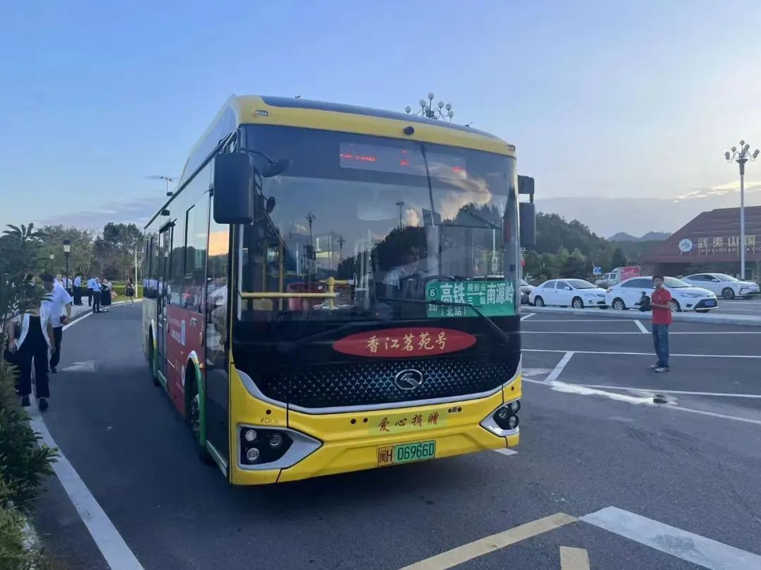 免费公交出行 f4d5-00d9cf44242ed34ac9a083628ed295c8.jpg