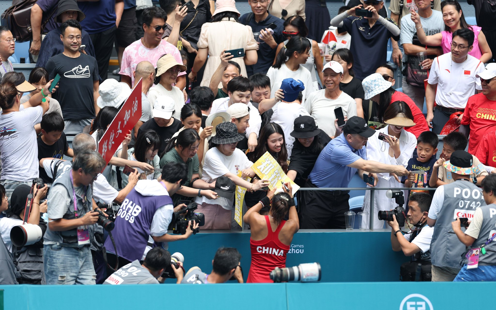 鄭欽文獲得杭州亞運會網球女單金牌。 新京報記者 王飛 攝