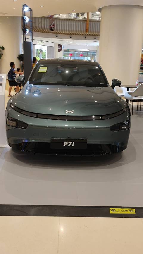 国庆遛娃，商场偶遇小鹏P7i，旁边还有台G9……