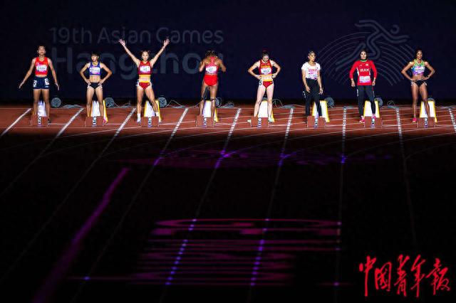 9月30日，杭州奧體中心體育場，杭州亞運會女子100米決賽，中國選手葛曼棋（左三）亮相。中青報·中青網記者 李雋輝/攝