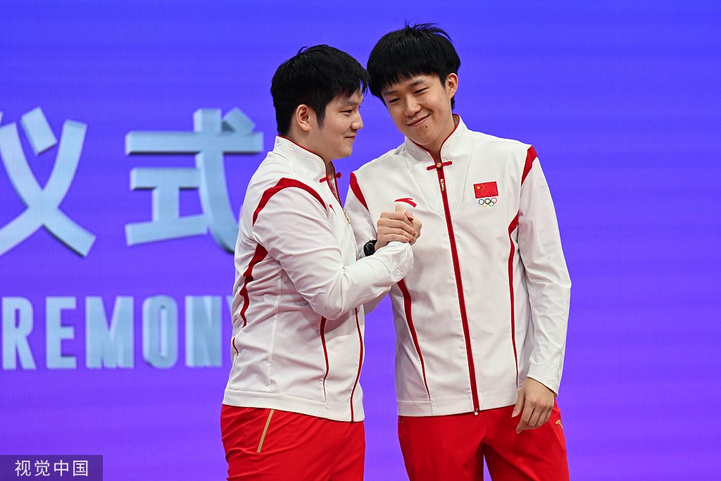 樊振東和王楚欽於1日晚攜手拿下了男雙金牌。