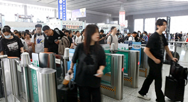 长三角铁路客发量连续6天突破300万人次,占比全国超两成