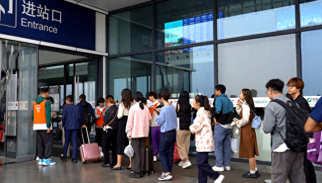 长三角铁路客发量连续6天突破300万人次,占比全国超两成