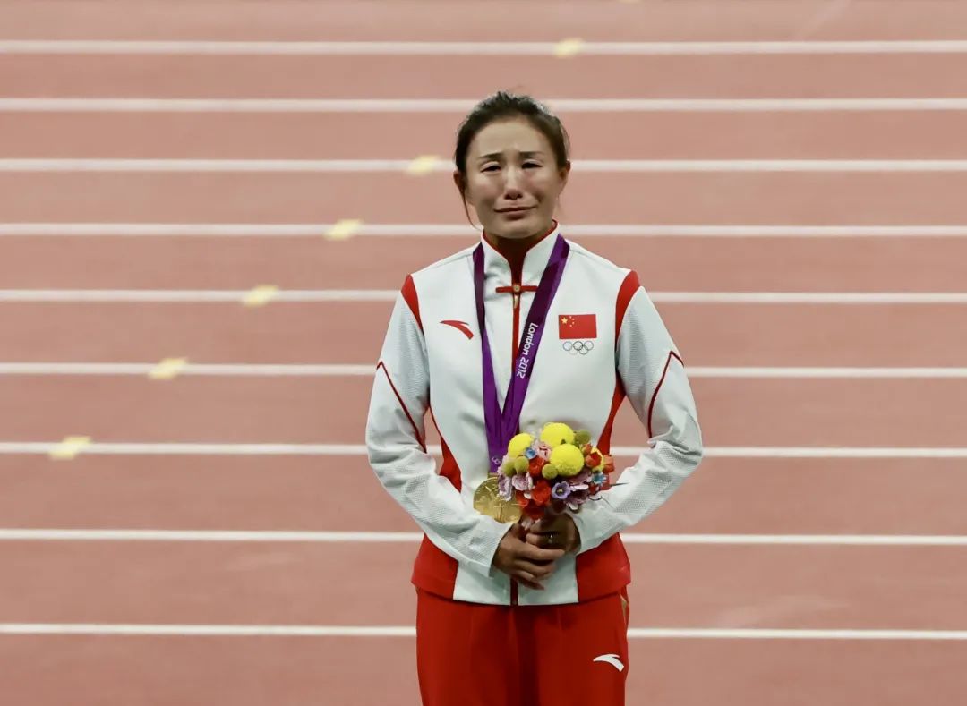 切陽什姐終於等到了屬於她的奧運金牌。澎湃新聞記者 趙昀 圖