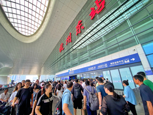 长三角铁路客发量连续6天突破300万人次,占比全国超两成