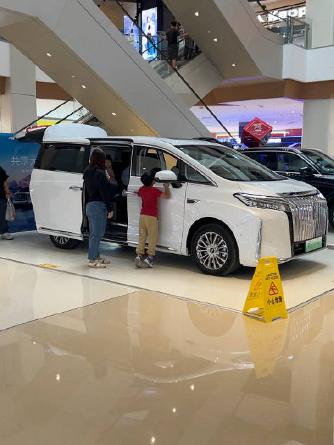 今天逛商场，看到魏牌的展区，本以为只有新摩卡和蓝山……