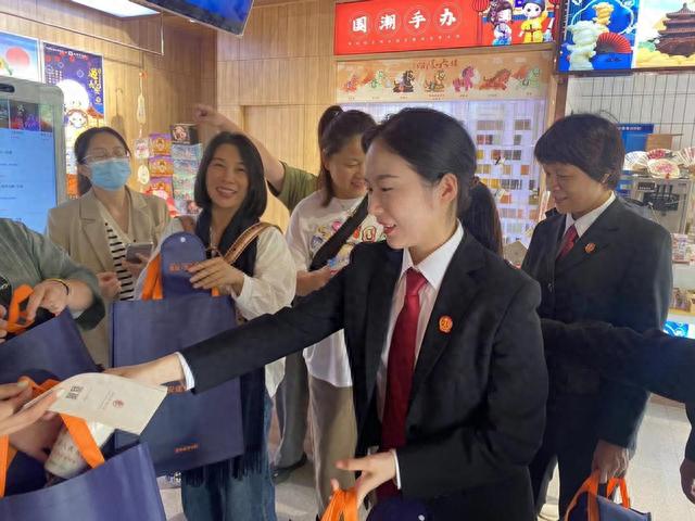 【“两行动、两措施”】西安碑林法院在“世界旅游日”开展文化遗产保护普法宣传