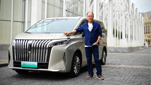 大家好，我是春卷，欢迎来到这一期的《春卷又开车》啊……