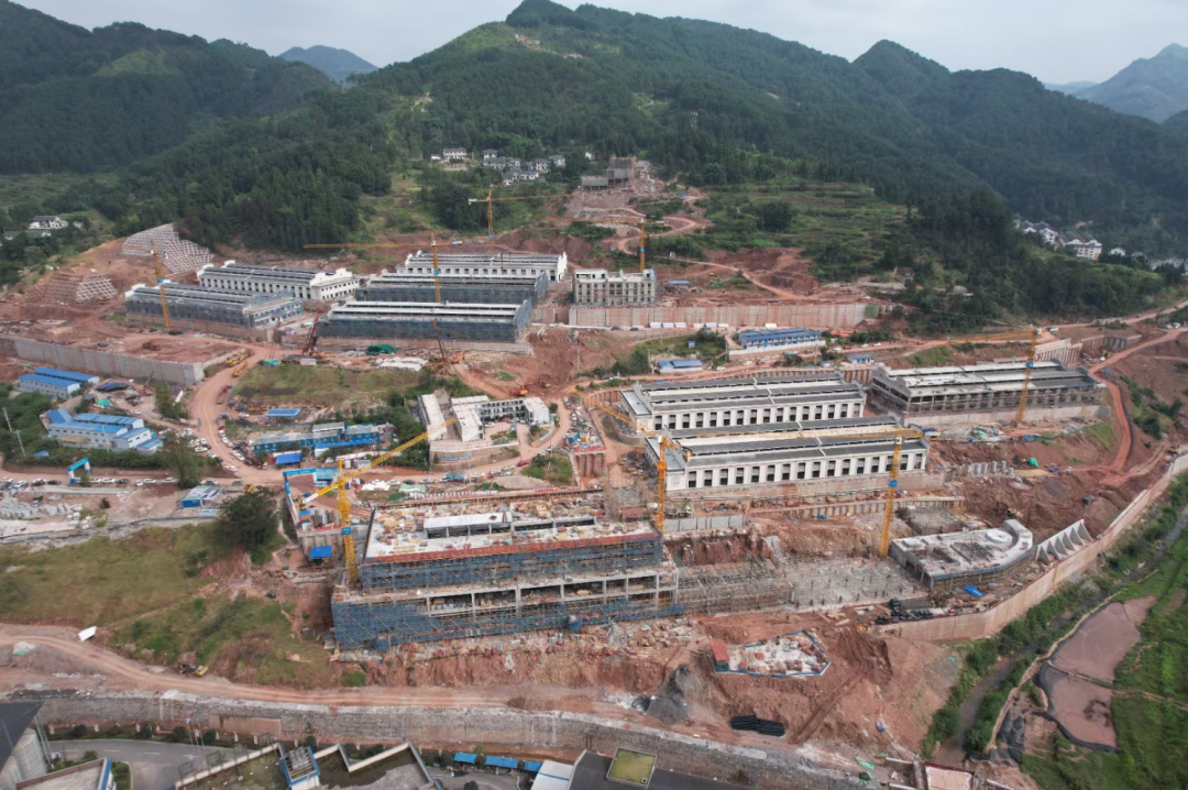 丁雄军调研茅台7个重点项目建设情况：倒排工期抓进度，护航产业发展