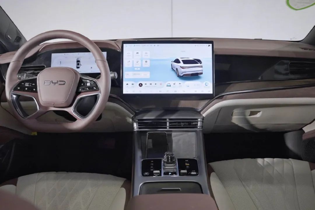 15万买国产家轿,空间超大,综合续航1000+,合资不香了!