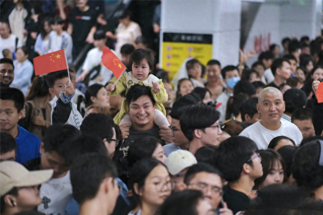 10月1日,南昌地铁单日客运量突破200万大关。