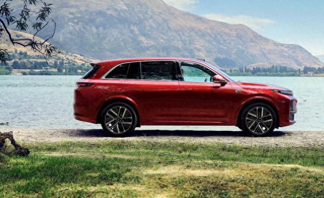 24.98万起 问界新M7爆单 跟理想L7相比 你会选谁?