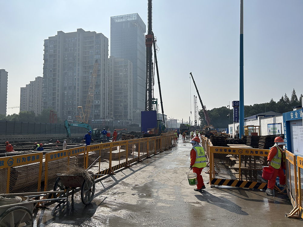 10月16日，上海青浦，示範區線青浦新城站正在施工。