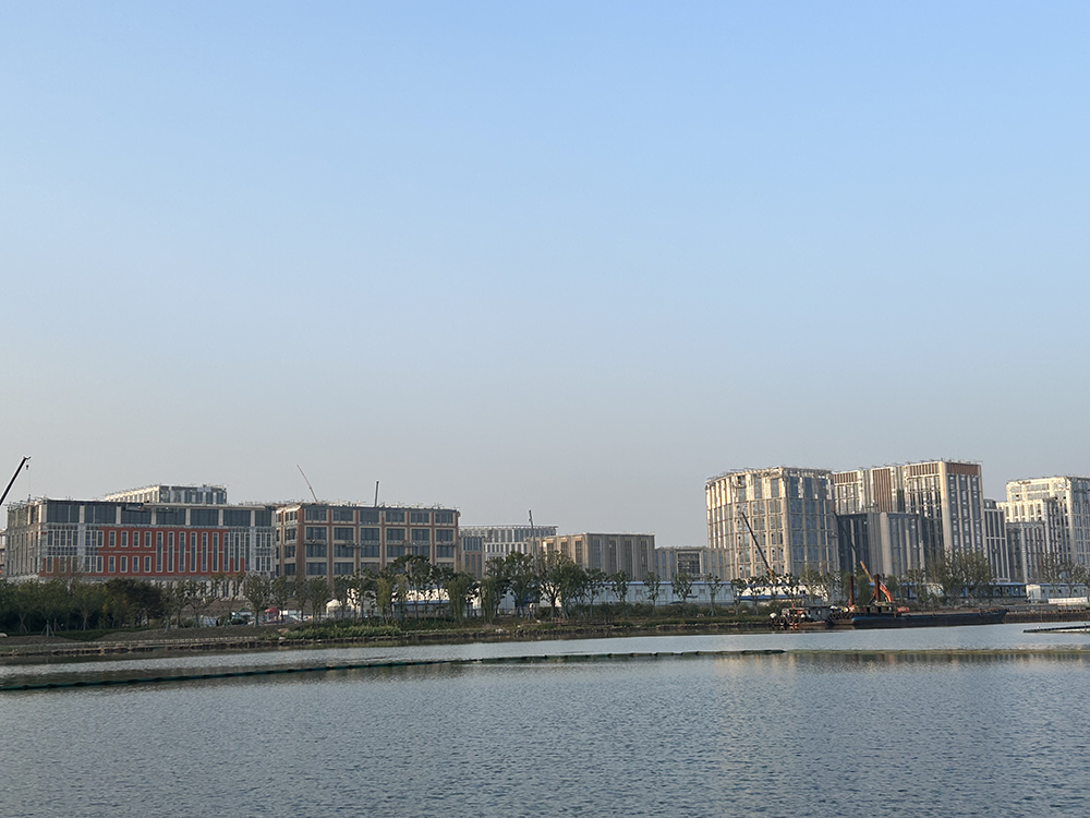 10月16日，上海青浦，華為青浦研發中心100多棟建築已全部封頂。