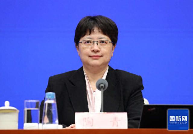工业和信息化部新闻发言人、运行监测协调局局长陶青在发布会上。 国新办供图