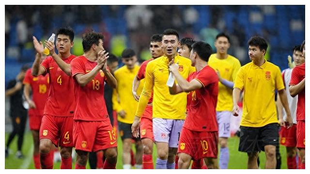 中国男足运气如神，泰国队射手王遭遇重创！