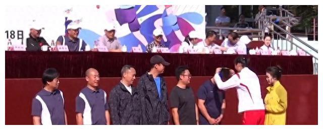 江苏三将：吴梦洁护旗手，刁琳宇和龚翔宇颁奖嘉宾