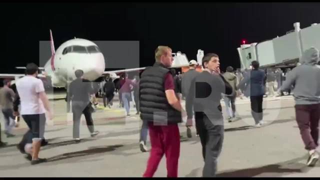 俄达吉斯坦民众强闯机场搜寻以色列人 机场被迫关闭