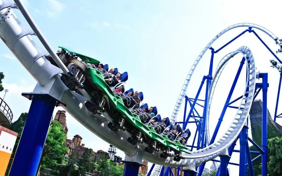 深圳欢乐谷过山车“雪域雄鹰”项目。图源:深圳欢乐谷官网