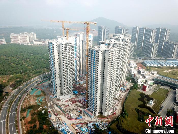广州一在建楼盘。范少鹏 摄