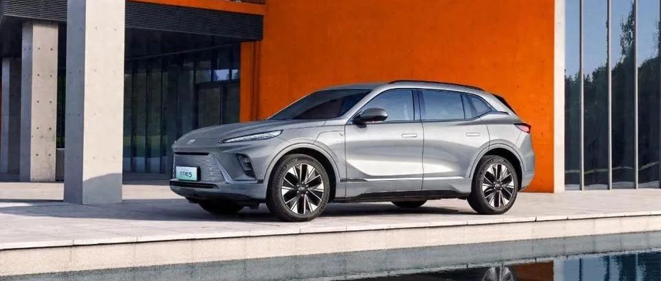 16万还选紧凑纯电SUV？“行业压路机”别克E5先锋版对比2款热门纯电SUV