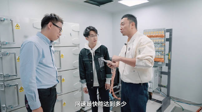刚看完何同学和尼格买提探访华为灵犀通信实验室的视频……|华为|尼格买提|通信_新浪新闻