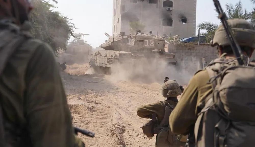 這張以色列國防軍11月5日發佈的照片顯示，以軍地面部隊在加沙地帶內部繼續進行軍事行動。新華社發（以色列國防軍供圖）