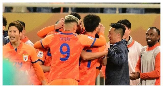 泰山队3-1击败韩国劲旅，夺亚冠小组第一，创历史！