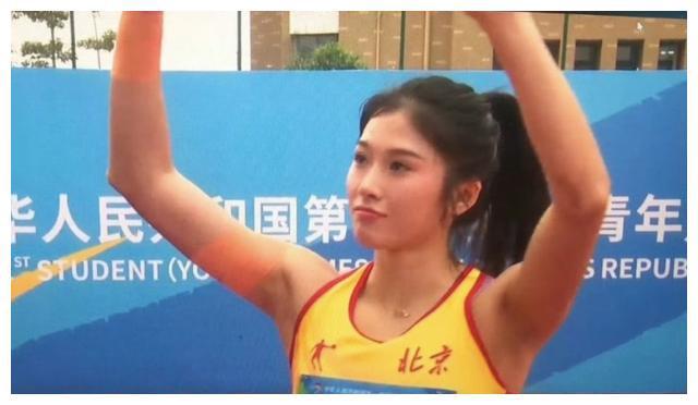 26岁学生吴艳妮斩获金牌！抗议成绩，追求学问，成为焦点。