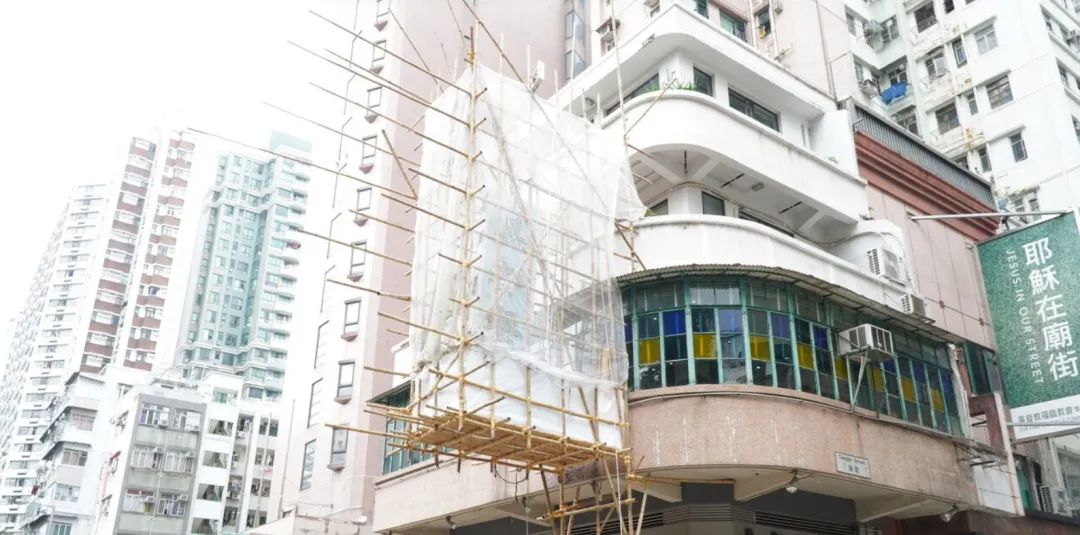 香港媒體拍攝的美都餐室招牌拆除照片