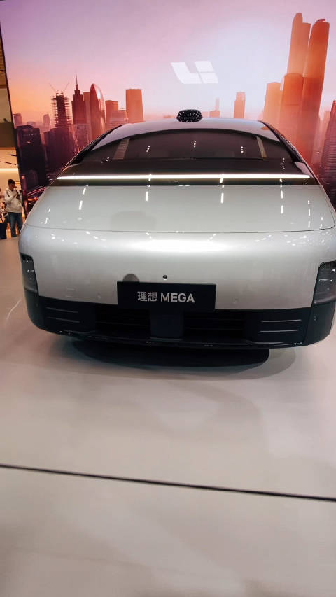 逼得理想汽车老板“跳楼”的广州车展最火MPV车型mega……