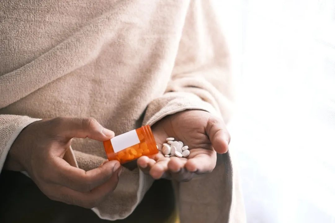 从酸奶到补剂，益生菌的贴金游戏：代工价低至1毛，暴利背后乱象重重