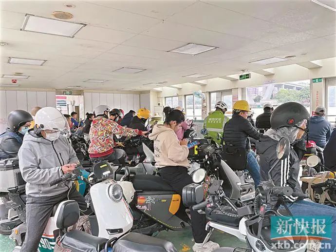 ■白蚬壳—白鹤洞航线规定每班船限载39辆电动自行车。