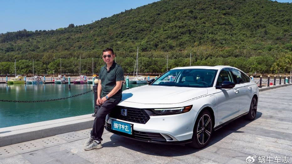 9代凯美瑞智能化，11代雅阁走复古风，这俩宿敌碰面如何选？