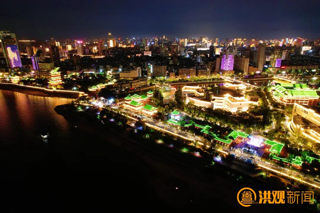 滕王阁南扩广场的“漫滕王”夜市