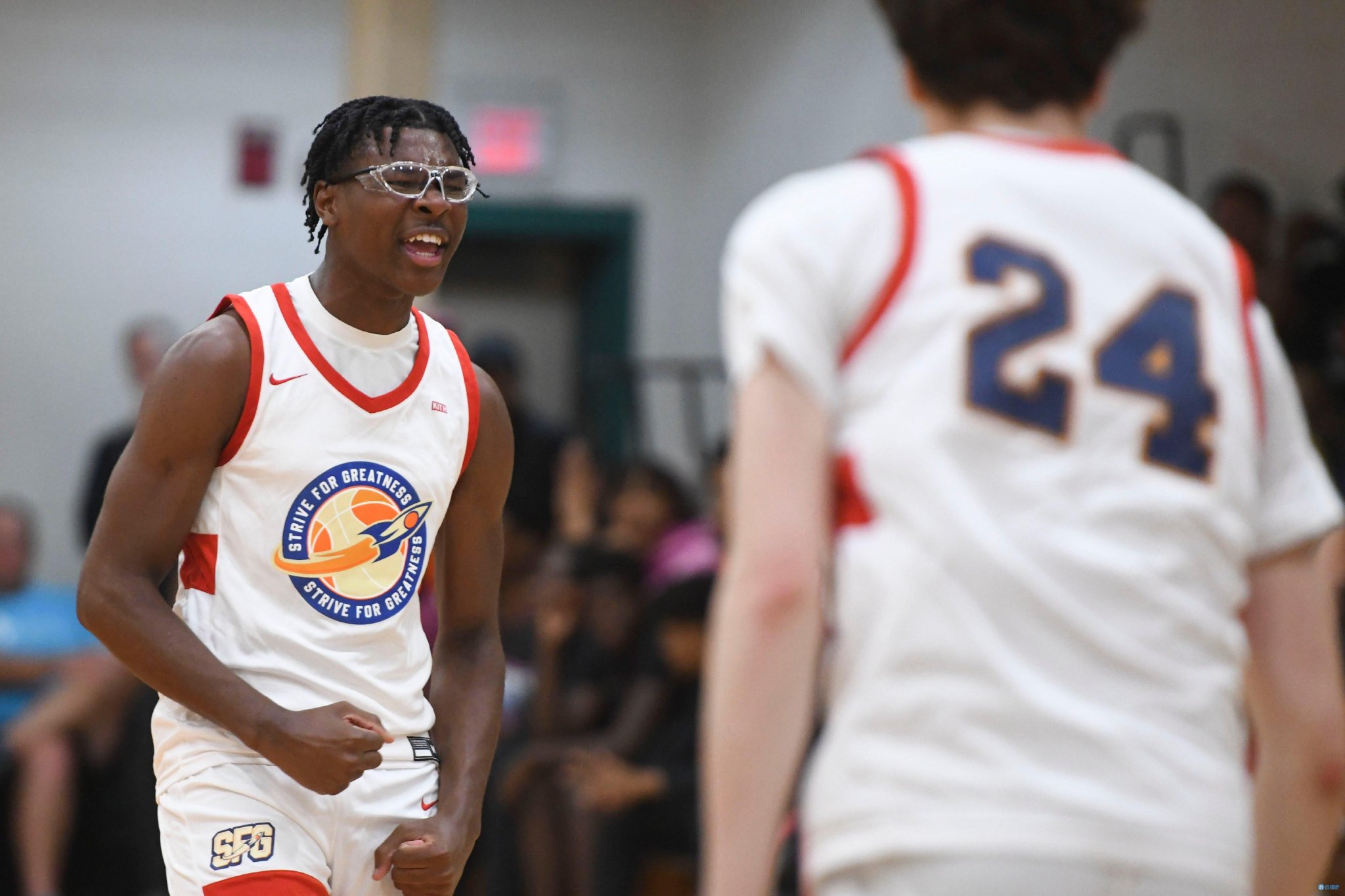 转学三个月又转回来!詹姆斯二儿子布莱斯再次转校回塞拉峡谷高中|布莱斯|詹姆斯|奥克斯_新浪新闻 转学三个月又转回来!詹姆斯二儿子布莱斯再次转校回塞拉峡谷高中|布莱斯|詹姆斯|奥克斯_新浪新闻