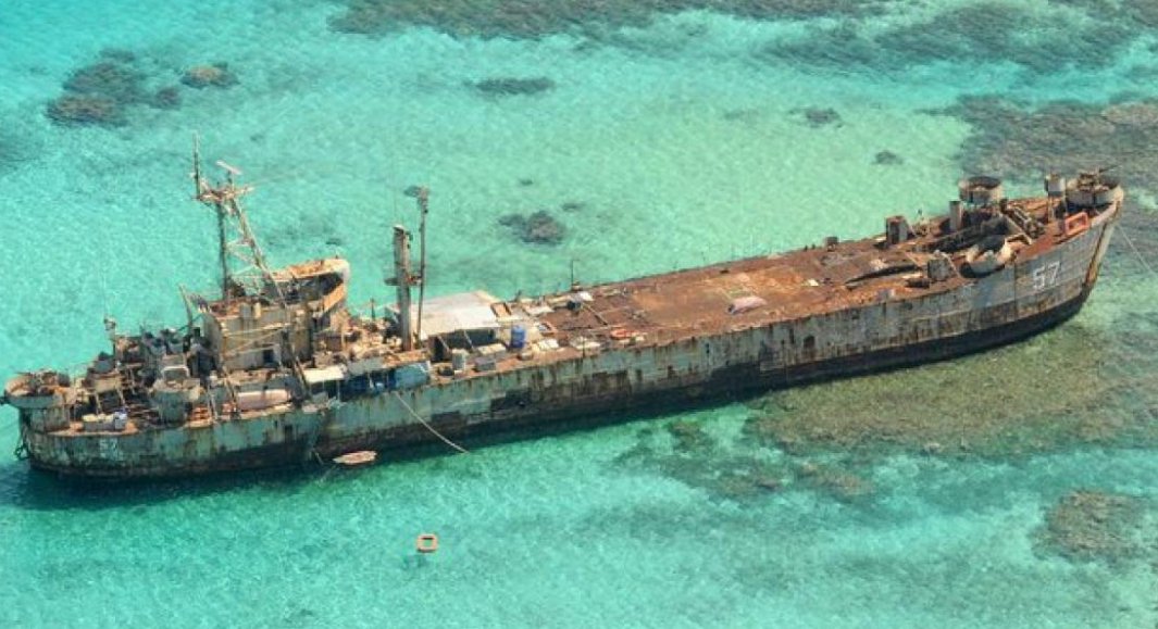 非法「坐灘」在仁愛礁的菲律賓「馬德雷山」號登陸艦/資料圖