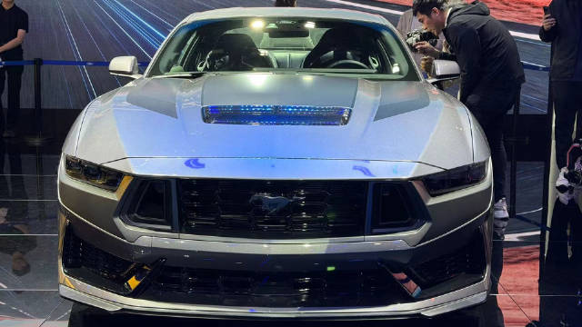 5.0 自吸V8+10AT，主动感应电磁悬挂，3.55托森限滑差速器……