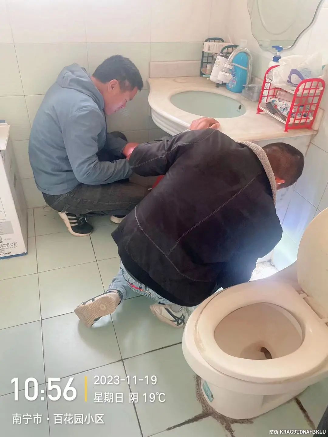▲百花园小区维修现场。