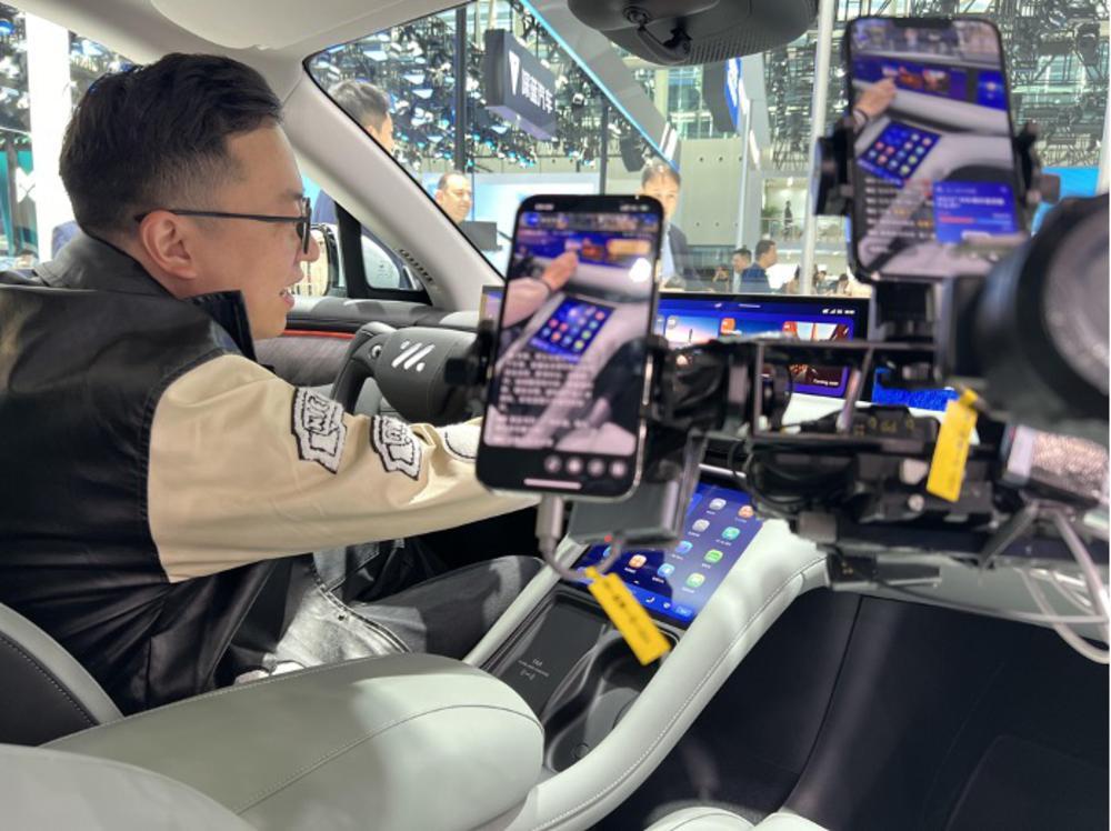 车展直播界的清流，知乎组织“答主报道团”专业聊车