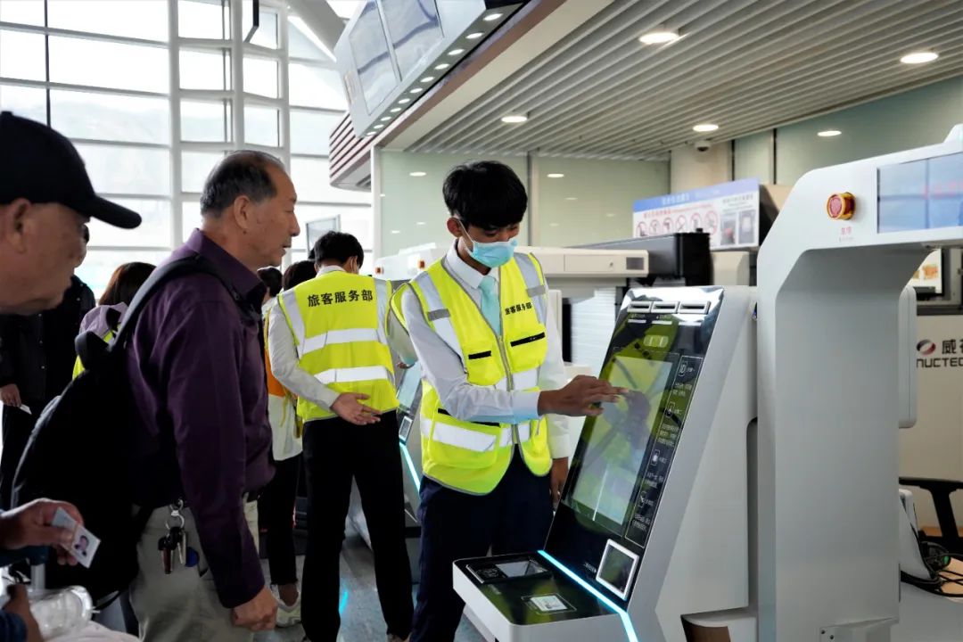 拉萨贡嘎机场开设自助行李托运柜台