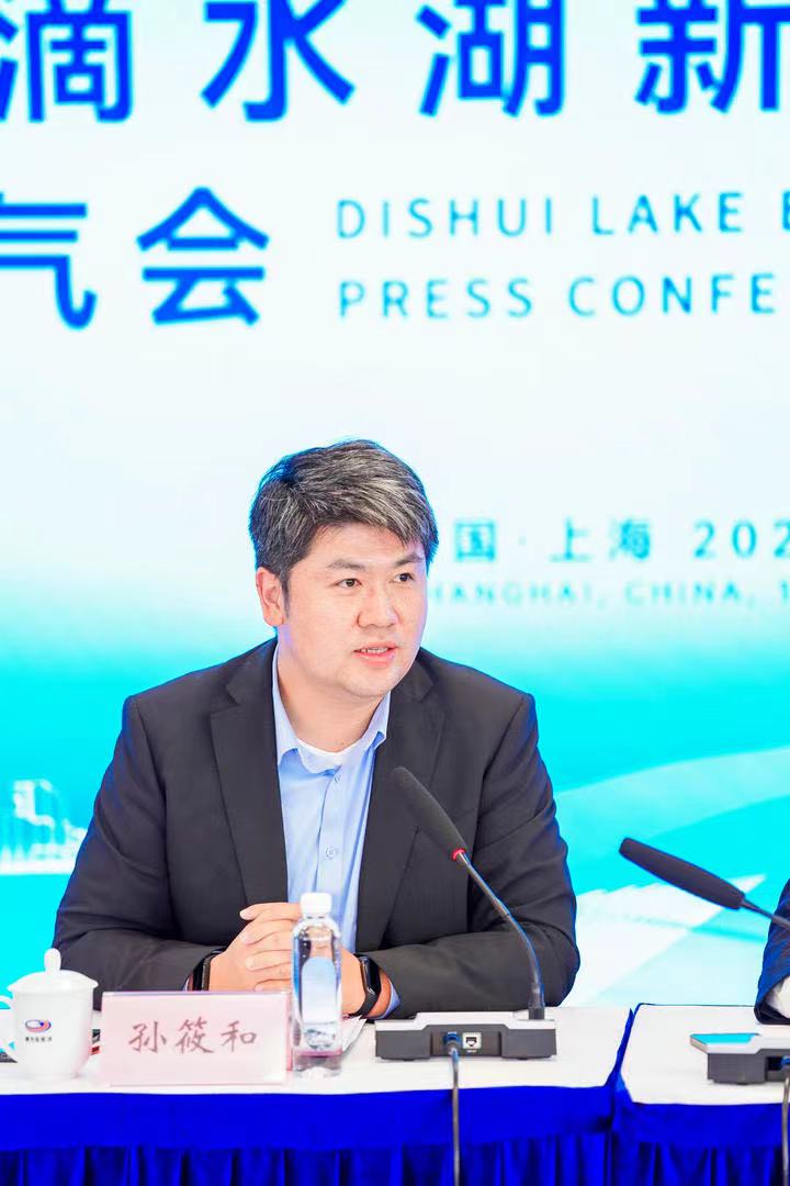 图:临港新片区管委会金贸处处长孙筱和