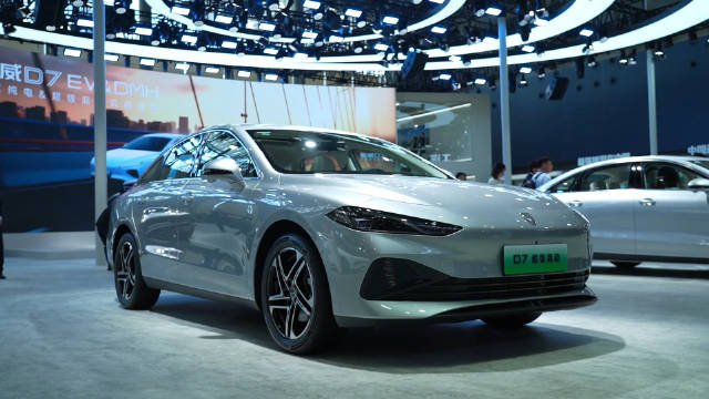 针尖对麦芒！荣威D7 DMH车展硬刚秦PLUS DM-i