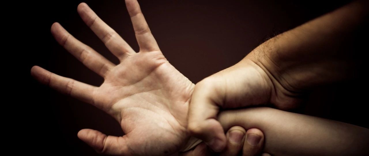 你认为男性被家暴是懦弱无能的表现吗？