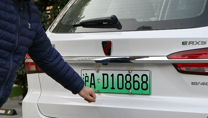 上海部分汽车品牌以绿牌即将到期为由促销，新政策或于近期公布