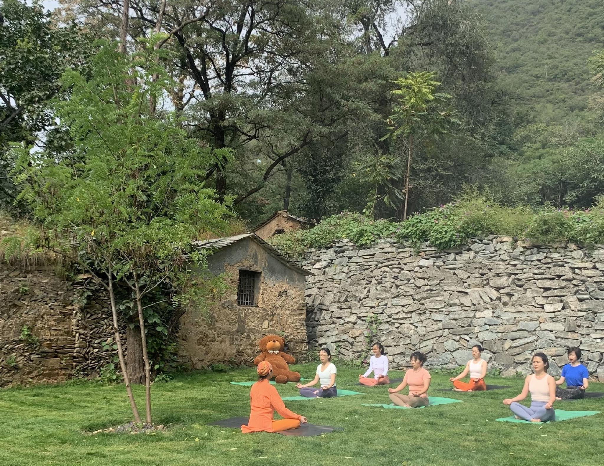 鄉野咖啡館推出瑜伽課程體驗。受訪者供圖